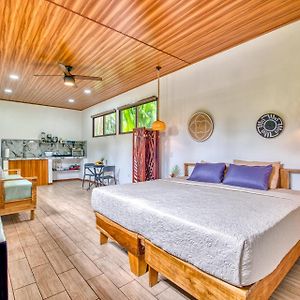 Beachfront Studio - Direct Beach Access, Fast Wifi & Ac